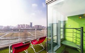 Dora Riverside Modern Apartment With Private Parking
